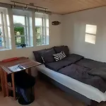 Cozy Tiny Room, Mini Kitchen And Bathroom 3* オテルプ