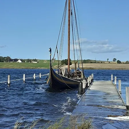 לינה וארוחת בוקר Cozy Tiny Room, Mini Kitchen And Bathroom אוטרופ