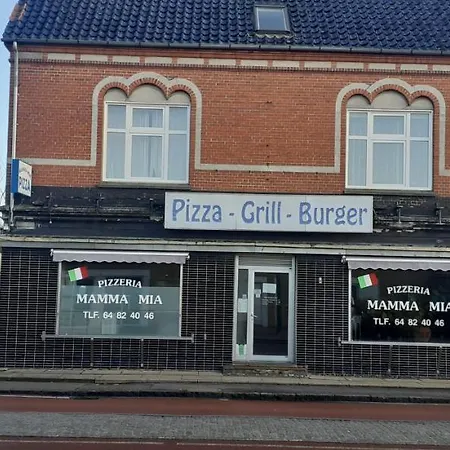 לינה וארוחת בוקר Cozy Tiny Room, Mini Kitchen And Bathroom 3*